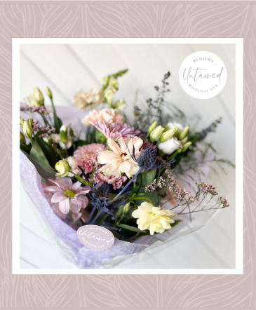 The Keri Bloom Bundle (LUXE) in Moose Jaw, SK | Untamed Blooms + Botanicals/Ellen's On Main The Keri Bloom Bundle (LUXE) in Moose Jaw, SK | Untamed Blooms + Botanicals/Ellen's On Main
