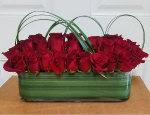 I heart U Elegant red rose arrangement