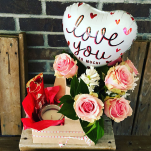 i LOVE you gift set HALF dozen premium roses with balloon, candle and chocolate 