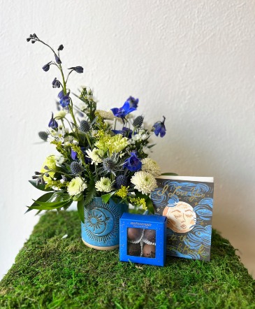 I love you to the moon Gift Set in La Grande, OR | FITZGERALD FLOWERS