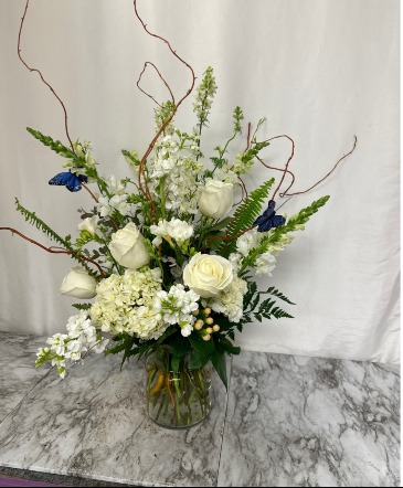 In the Arms of an Angel vase arrangement in Winter Park, FL | APPLEBLOSSOM FLORIST & GIFTS In the Arms of an Angel vase arrangement in Winter Park, FL | APPLEBLOSSOM FLORIST & GIFTS