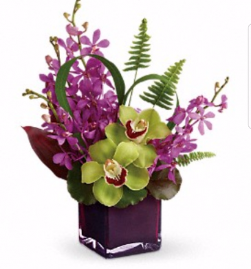 Island Vase Arrangement