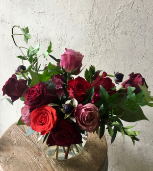 JEWEL ROSES VASE ARRANGEMENT in Toronto, ON | BOTANY FLORAL STUDIO JEWEL ROSES VASE ARRANGEMENT in Toronto, ON | BOTANY FLORAL STUDIO