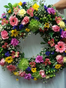 Beautiful Round Wreath with a mixture of colors. If we have a day's notice then in the additional information area you can specify colors, otherwise we will just do a mixture.