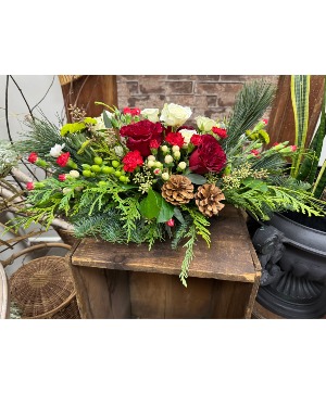 Joyous Holiday Table Spray low, suitable for dining table