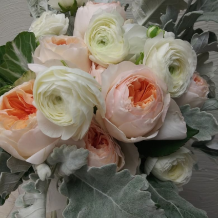 Juliette Roses and Rannunculus Custom