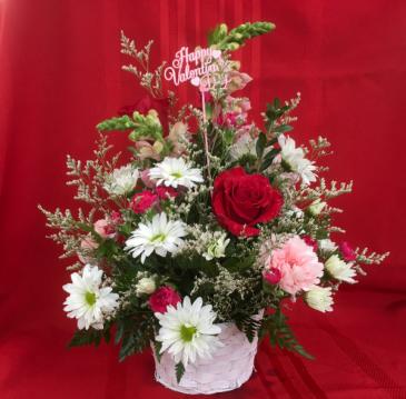 Kiss basket - 2022 All around arrangement in Berwick, LA | TOWN & COUNTRY FLORIST & GIFTS, INC.