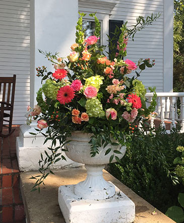 Kiss of Daylight Centerpiece in Arlington, TX | Wilsons In Bloom Florist