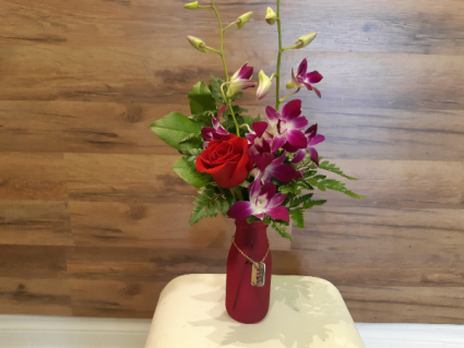 Kisses and hugs vase arrangement