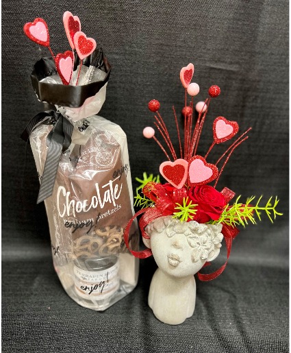Kissing Girl and Chocolates Preserved Roses