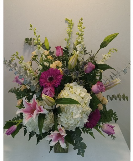 KOLOB'S KISS Arrangement Our most popular arrangement! Variety of colorful in-season flowers