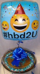 Giant Chocolate Chip Cookie that will INCLUDE A Birthday Balloon!! You don't need to add it at check out. ( h.b. Balloon may vary) NEED 30 HOUR NOTICE FOR DELIVERY.