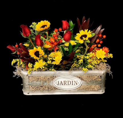 La Jardin Fall Design in Metal Basket
