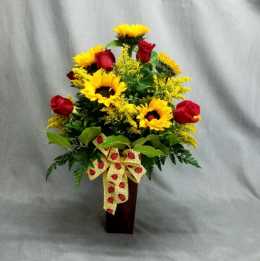 Ladies In The Sun Vase In Bakersfield Ca Log Cabin Florist