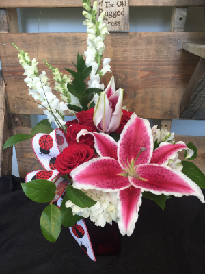 Lady Bug Love Fresh cut in Oak Ridge, TN | MOTT'S FLORAL DESIGN Lady Bug Love Fresh cut in Oak Ridge, TN | MOTT'S FLORAL DESIGN