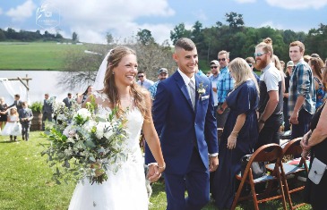 Lakeside Country Wedding in Laceyville, PA | Auntie Em's Floral