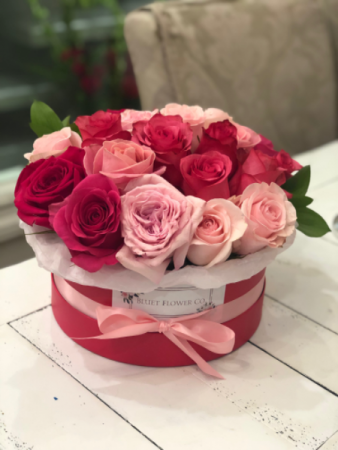Pinks & Reds Flower Box Roses in Sparta, NJ | Bluet Flower Co.