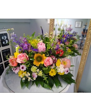 Large ~table arrangement 