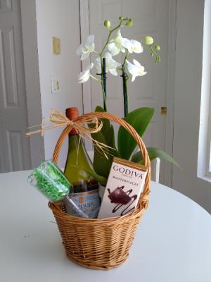Last Minute Gift Basket! in Miami, FL | Greensical Flowers Gifts & Decor Last Minute Gift Basket! in Miami, FL | Greensical Flowers Gifts & Decor