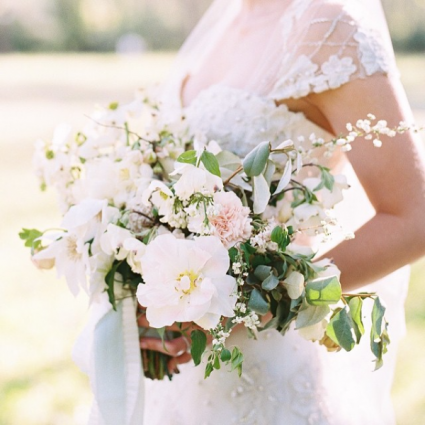       Latest Style for Spring   2018           Arm  Bouquet