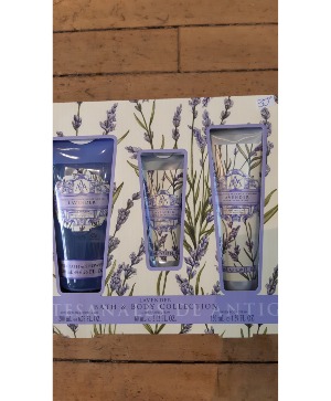 Lavender Bath and Body Collection Pamper me kit