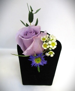 LAVENDER ROSE BOUTINNIERE BOUTINNIERES