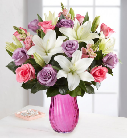 Lavish Bouquet for Mom 