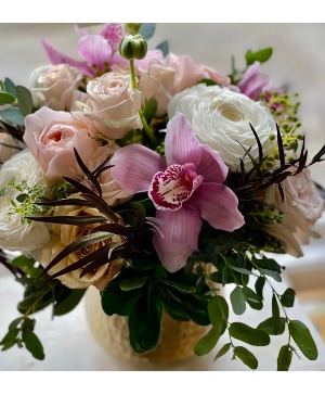 Lean Into My Kiss Vase Arrangement