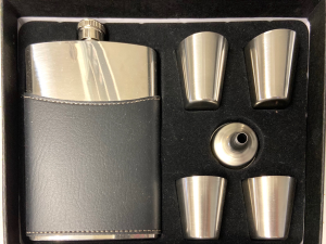 Men's Elite Leather Flask Set in North Platte, NE | PRAIRIE FRIENDS & FLOWERS Men's Elite Leather Flask Set in North Platte, NE | PRAIRIE FRIENDS & FLOWERS