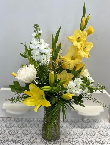 Lemon Drop All Around Vase Arrangement in Bluffton, SC | BERKELEY FLOWERS & GIFTS