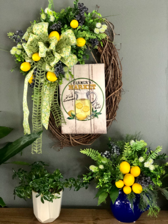 Lemonade Stand Wreath and Pitcher 