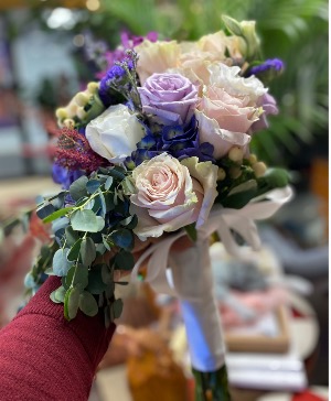 Let's mix the pinks and purples wedding bouquet