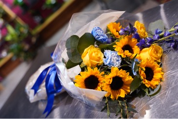 Like the Lake  Blue & Yellow Bouquet  in South Milwaukee, WI | PARKWAY FLORAL INC.