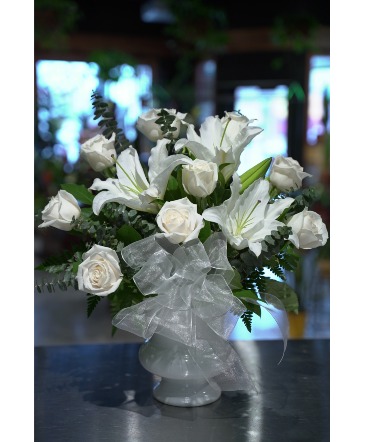 Lily Elegance  Tribute Arrangement in South Milwaukee, WI | PARKWAY FLORAL INC.