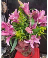 Lily Love vase of lilies