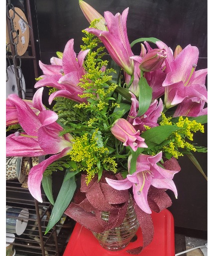 Lily Love vase of lilies