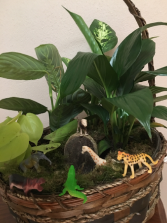 safari planter Planter with mini animals