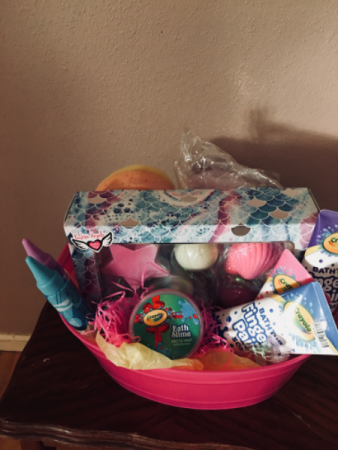 Little mermaid bathtime 1 only i Gift basket