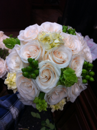 LMF4L BOUQ #9 GREEN AND WHITE BRIDE OR BRIDESMAID BOUQUET