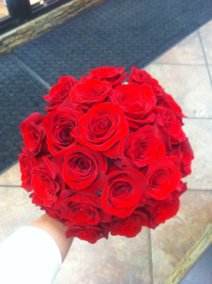 LMF4L-BOUQUET 3 ALL RED ROSES BRIDE OR BRIDESMAID BOUQUET
