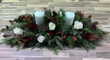 Long and low Rustic whites  in Aurora, ON | Petal Me Sugar Florist