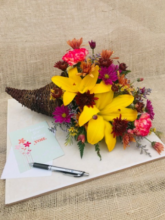 Love A Plenty Fresh Centerpiece