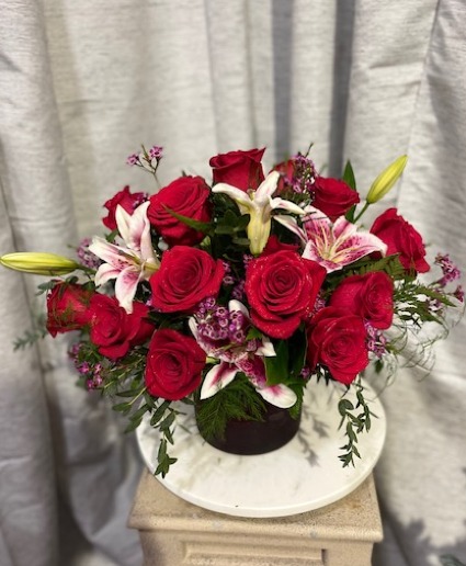 VD3  Love and Lilies Arrangement 