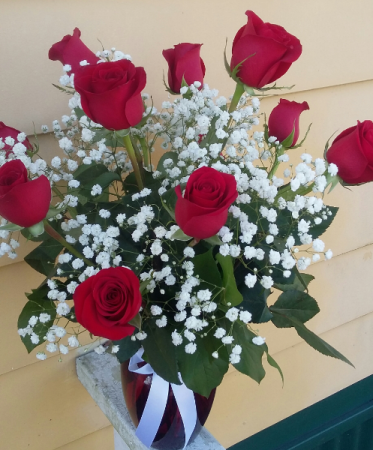 Love Buds Standard Dozen Roses Vase Arrangement