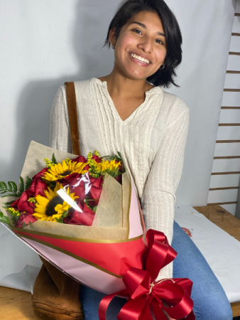 Sigue tus sueños 24 rosas y 6 girasoles