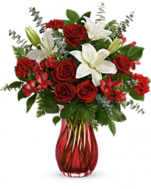 Love Conquers All T21V200B in Snellville, GA | SNELLVILLE FLORIST Love Conquers All T21V200B in Snellville, GA | SNELLVILLE FLORIST