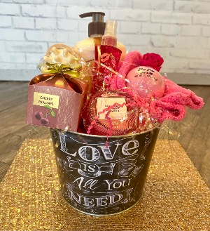 Love is all you need  Pamper Bucket 