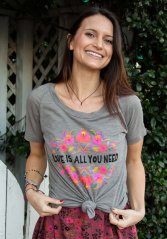 Love is all you need T-shirt 