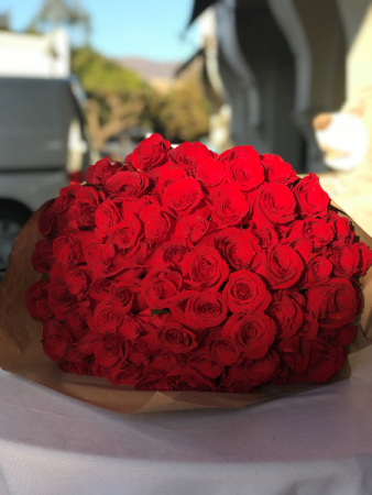 'Love is in the air' Bouquet Long Stem- Premium Rose Bouquet
