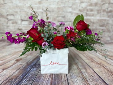 LOVE IS IN THE AIR Mixed Florals in Windom, MN | SHANNON LYNN'S FLORAL & BOUTIQUE